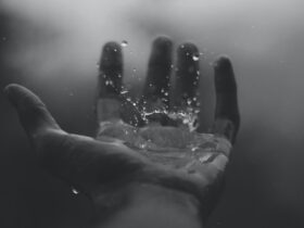 Jak dbać o suche dłonie?